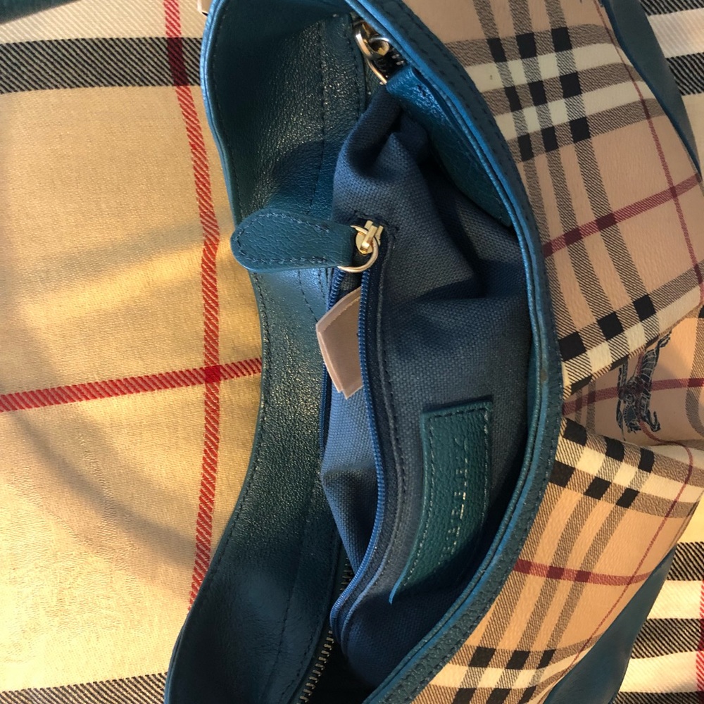 Burberry pair! 👠 and 👜! 💥 not bundle deal sold - Picture 4 of 8